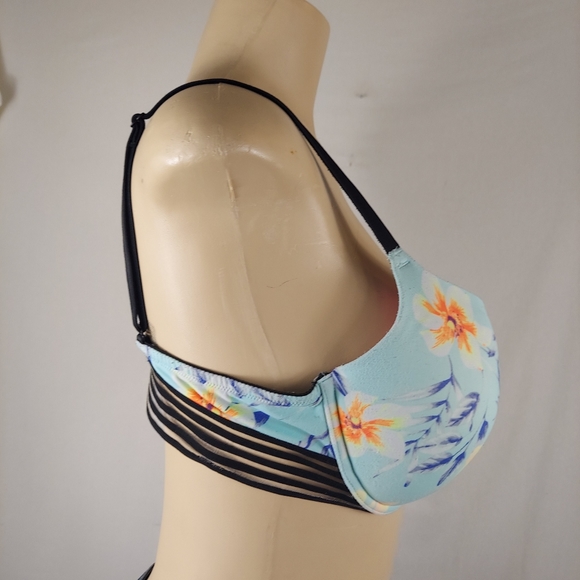 Victoria’s Secret push up bra 36D with flaws - Picture 8 of 10